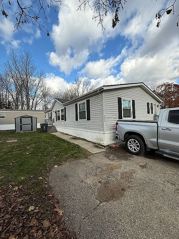 253 Parker Lake Dr photo 1
