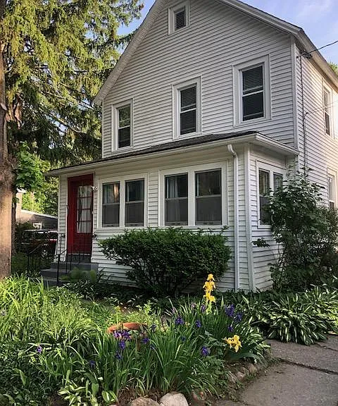 4 Peck Ave — Photo 2