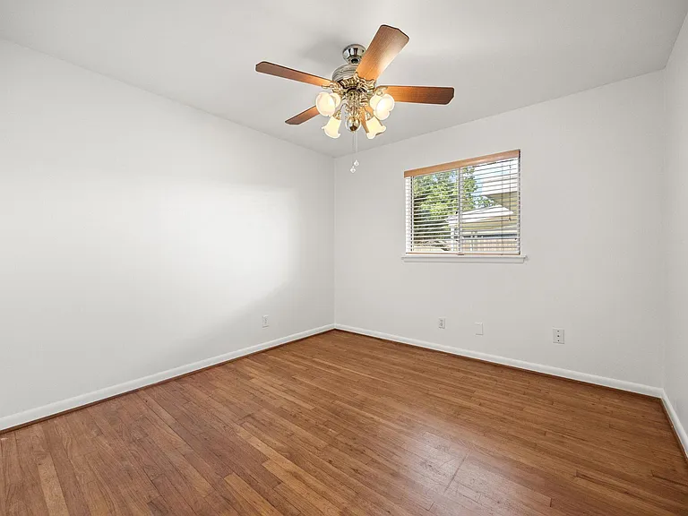 10310 Mayfield Rd — Photo 31