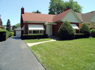 6711 N Ramona Ave, Lincolnwood, IL