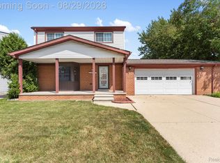 25839 Fairgrove St, Woodhaven, MI 48183
