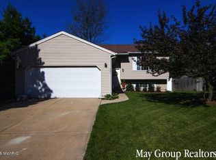 421 Macomb Ave NW, Grand Rapids, MI 49534
