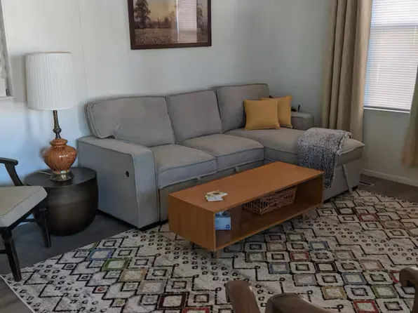 610 6th Ave #610, Holdrege, NE 68949