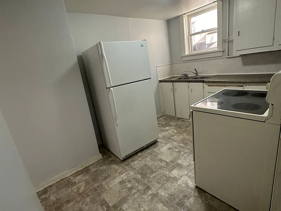 1521 E Rosser Ave #3