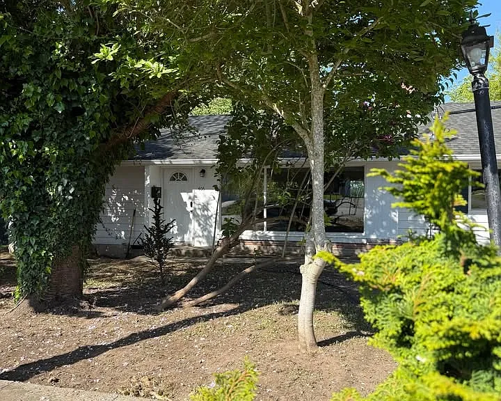 406 Avenue I — Photo 11