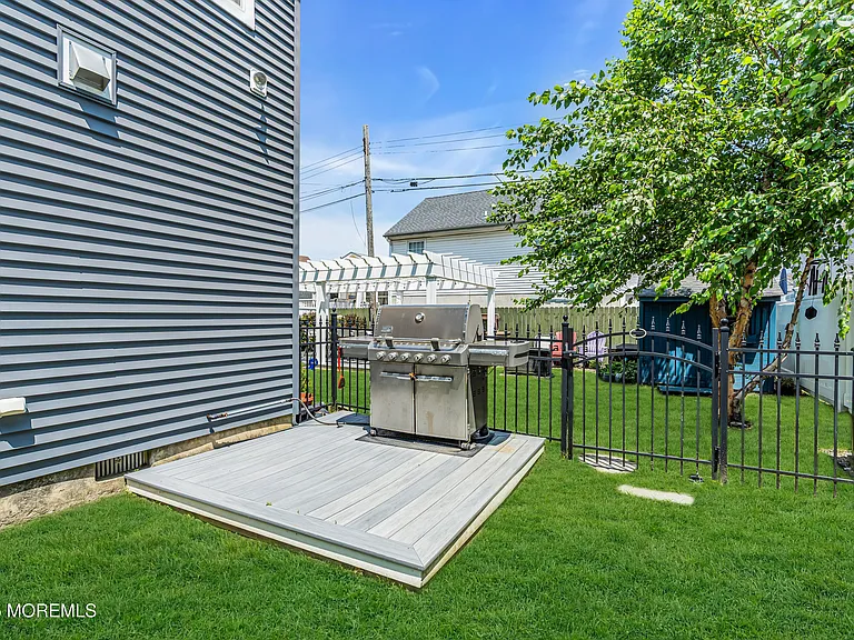306 Ocean Park Ave — Photo 31