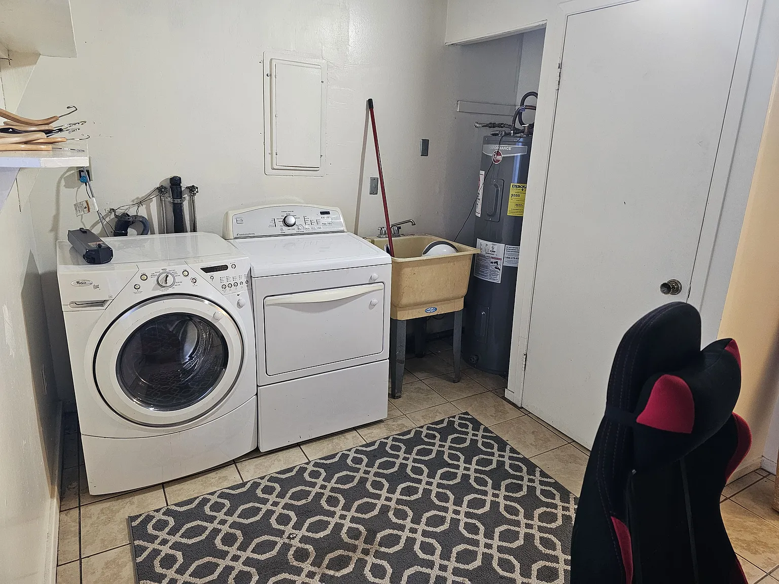 2 bed, 1000 sqft, $1,050 — Photo 4