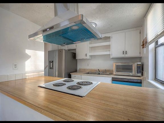 3rd image of 3024 Eaton St #C
