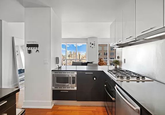 5th image of 350 W 42nd St APT 37D