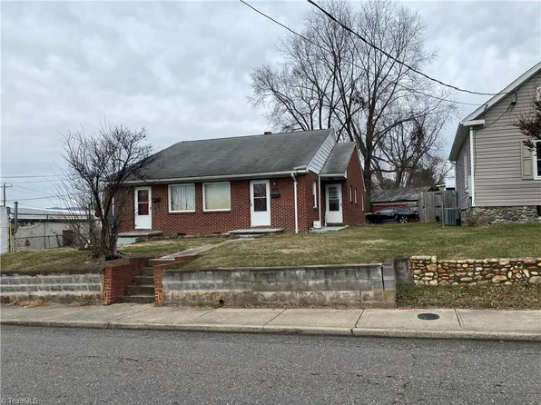 306 Orchard St #308, Mount Airy, NC 27030