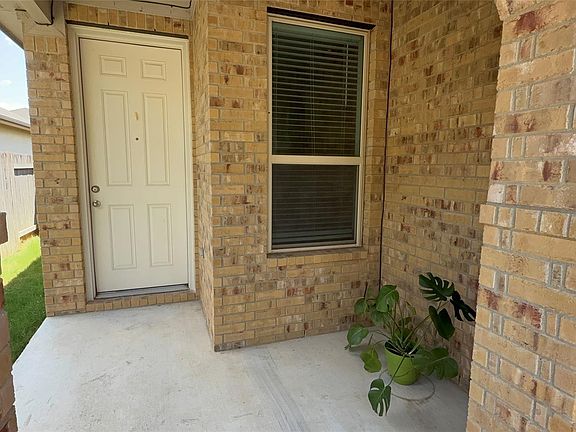 3rd image of 113 Mountain Valley St