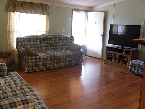 4th image of 157 & 161 Hicks Dr