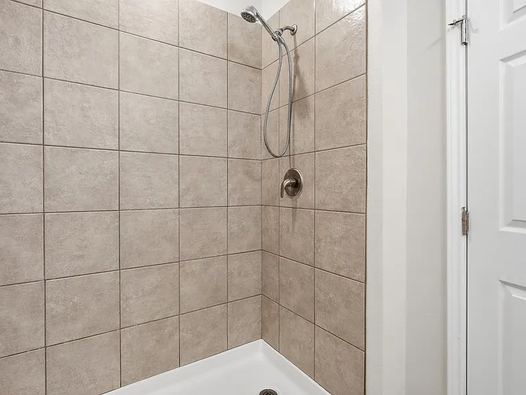 124 Lavaca Cir — Photo 26