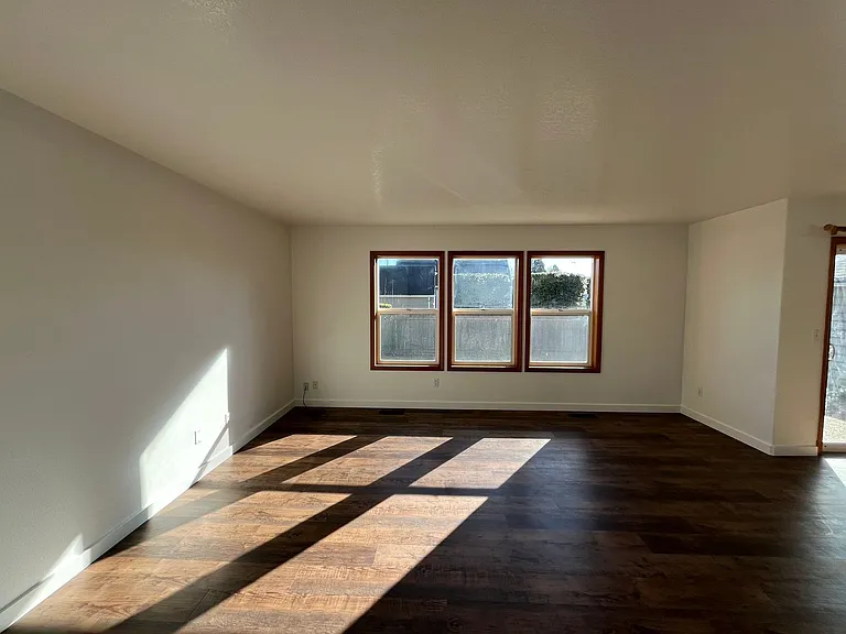 225 W Dartmouth St — Photo 9