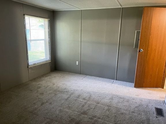 4th image of 211 E Willow Dr #18