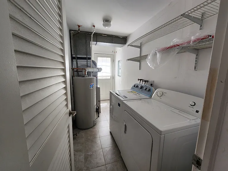 106-108 N Dudley Ave #1 — Photo 5