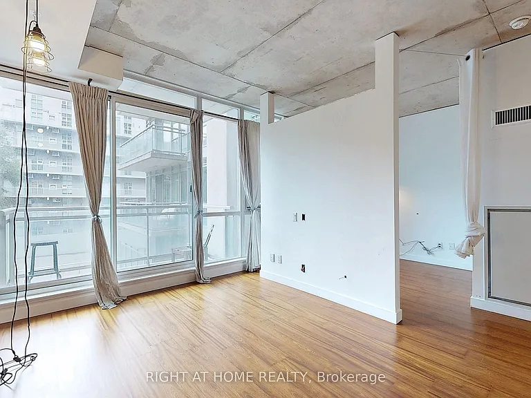 38 Niagara St #312 — Photo 11