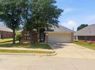 402 Calvary Dr, Euless, TX 76040
