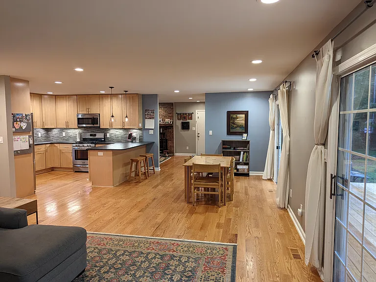 158 Kingston Dr — Photo 2