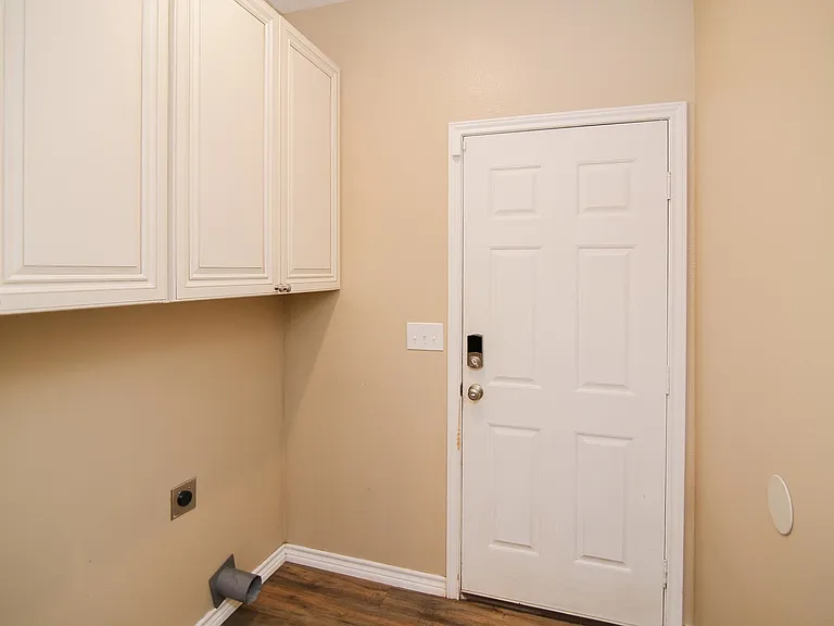 411 Johnson St — Photo 10