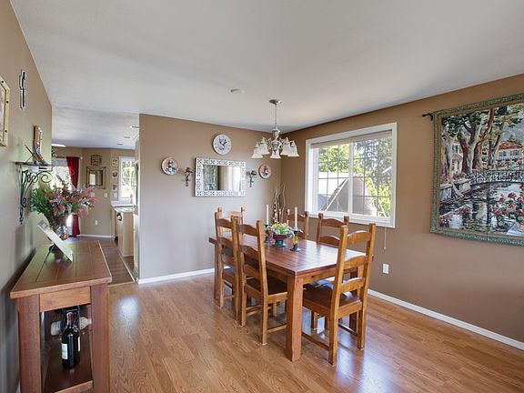 4th image of 2526 18th St SE
