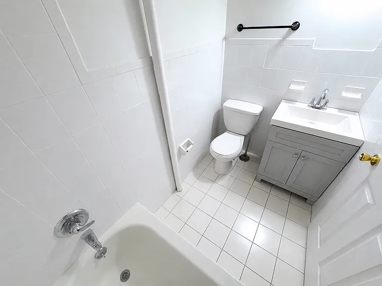 141 N 8th St #1L — Photo 6