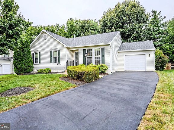 3rd image of 9564 Basilwood Dr
