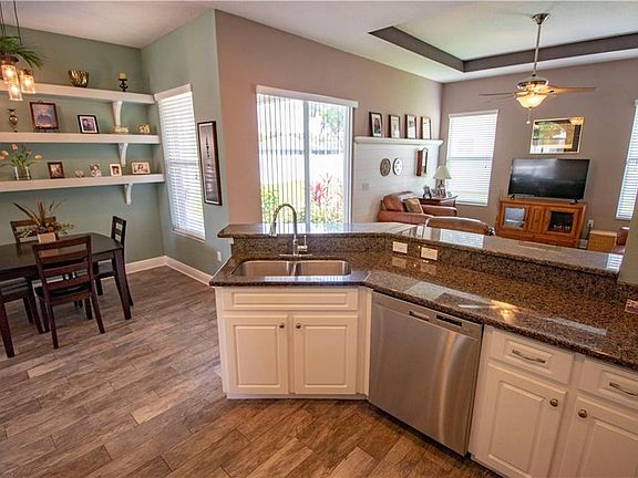 4th image of 1716 Oakwood Estates Dr