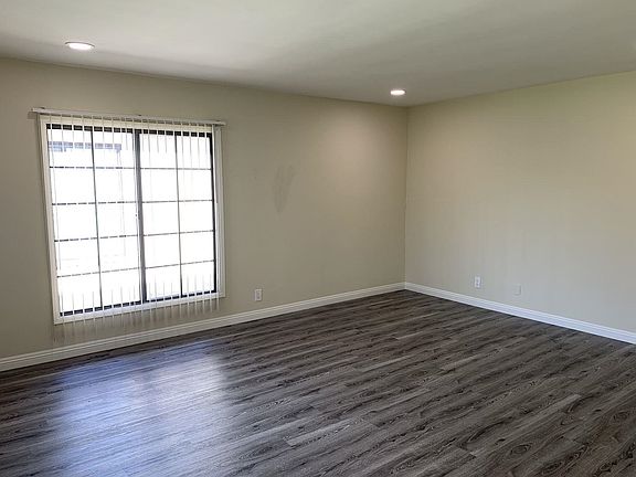 3rd image of 13902-06 Budlong Ave