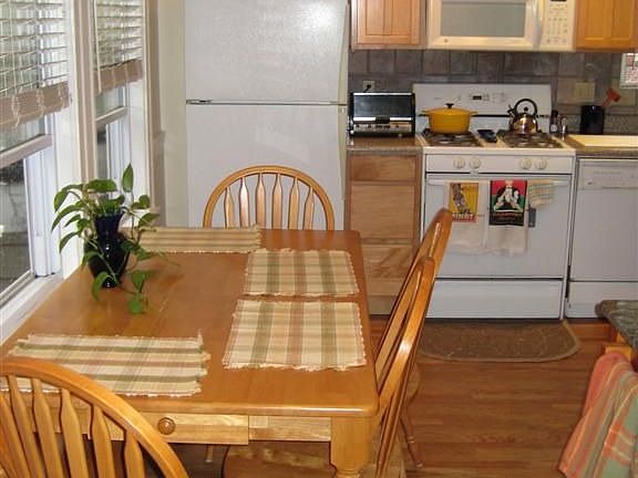 Eat in kitchen