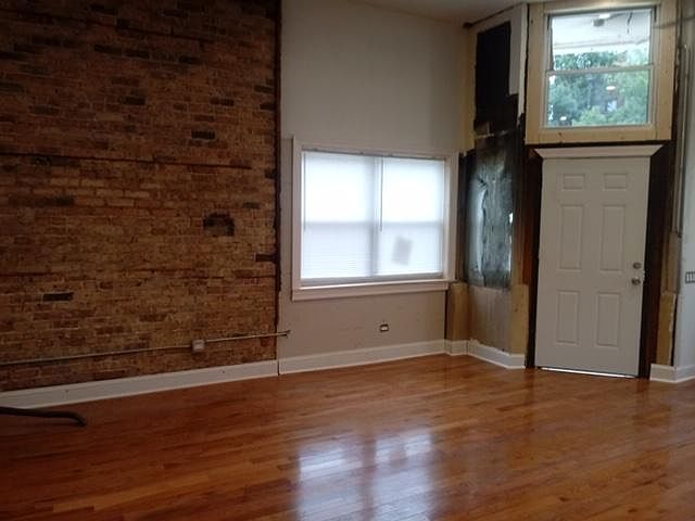 1st image of 1133 N California Ave