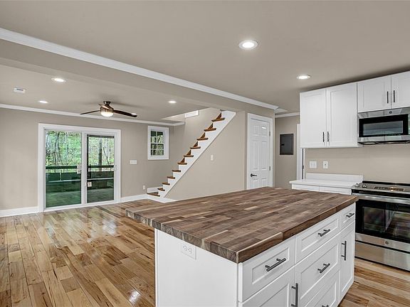 4th image of 110 Pine Ridge Dr