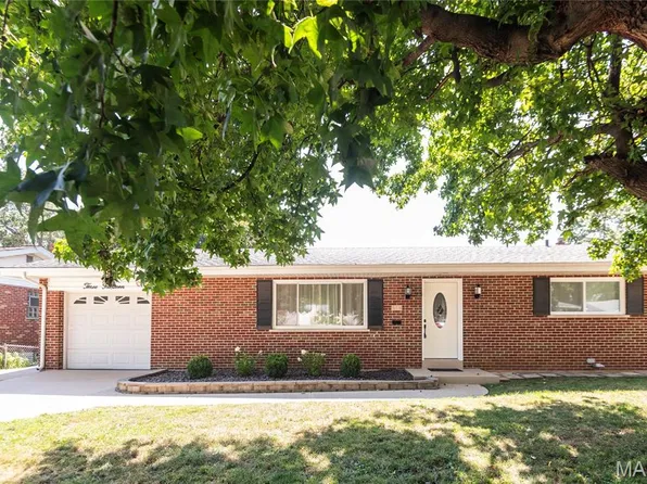 314 Charing Ln, Saint Louis, MO 63125