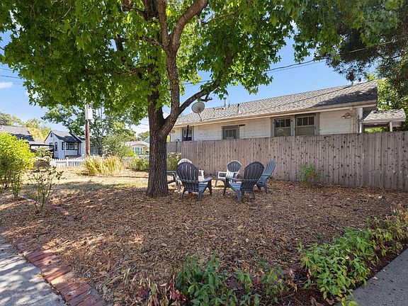 4th image of 609 Brown Street