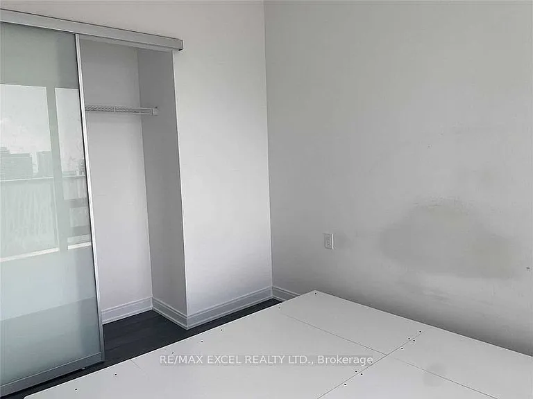 50 Charles St E #2805 — Photo 7