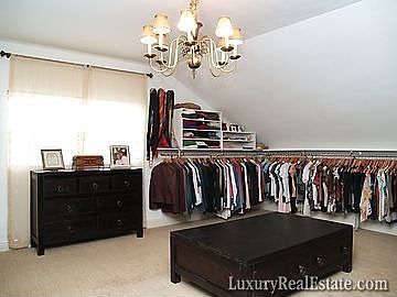 4th image of 702 Knollwood Cir
