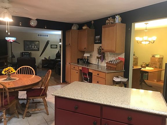 4th image of 3081 Derbyshire Dr
