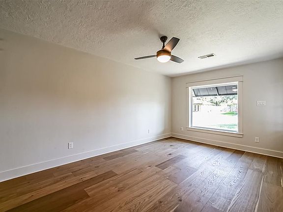 4th image of 524 Kingsbury Ln