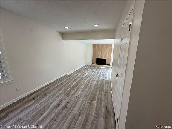 5th image of 3423 Houston St