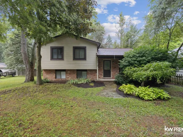 4810 Hobson Ave, Waterford, MI 48328