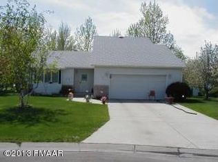 2994 Heatherwood Cir S, Moorhead, MN 56560