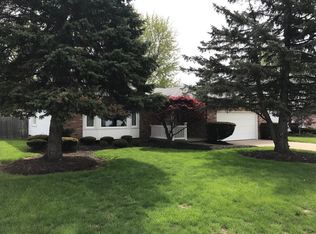 60 McNair Rd, Williamsville, NY 14221