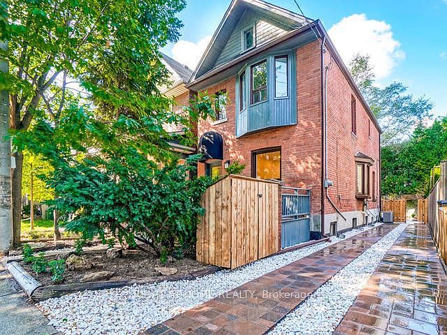 1st image of 58 Winnifred Ave