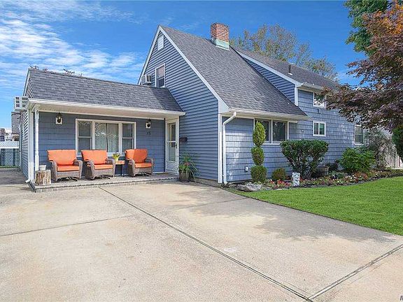 2nd image of 35 Bayberry Ln