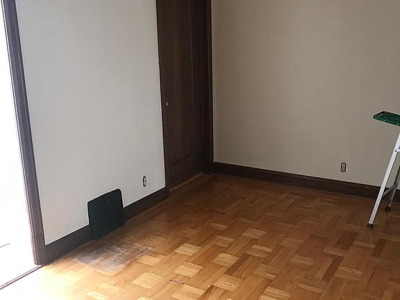 2nd image of 332 Miriam St
