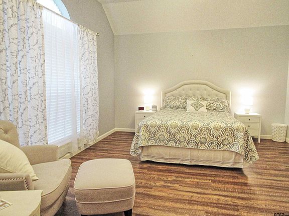 3rd image of 109 Bluebird Ln