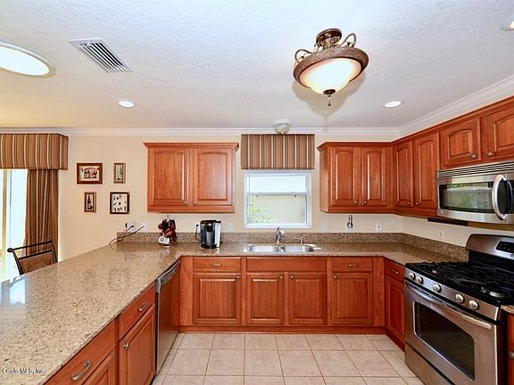 4th image of 885 Winchester Ct