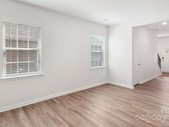3rd image of 146 Apple Orchard Ct