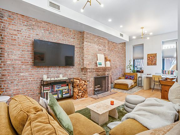 5th image of 53 Douglass St APT 1
