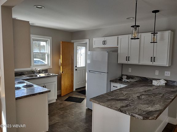 4th image of 1085 Mulberry St